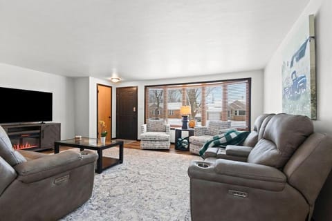 Three Bedroom Ranch walking distance to Lambeau House in Ashwaubenon