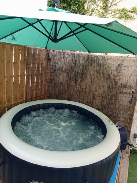 Hot Tub, Hot Tub