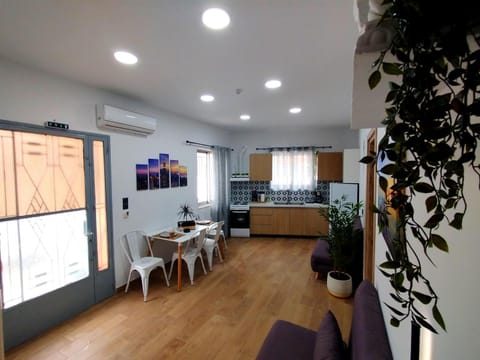 Seating area, Dining area, kitchen