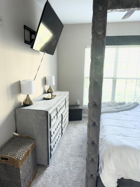 Luxe Haven Apartment in Tucker