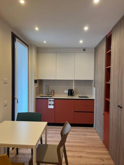 Kitchen or kitchenette, Dining area, stove