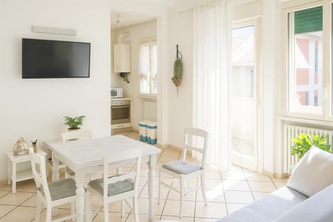 Kitchen or kitchenette, Seating area