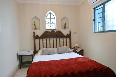 Bed, Photo of the whole room, Bedroom, air conditioner