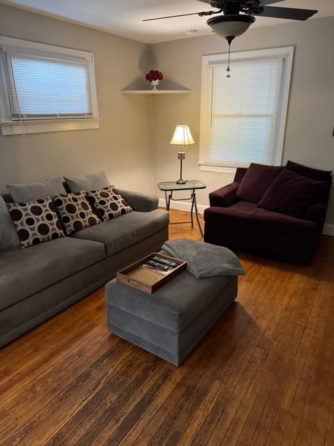 Private downtown cottage Apartment in Indianapolis