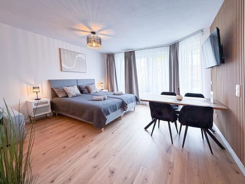 Bed, TV and multimedia, Living room, Photo of the whole room, Bedroom