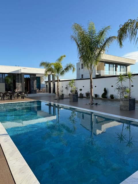 Property building, Day, Pool view, Swimming pool