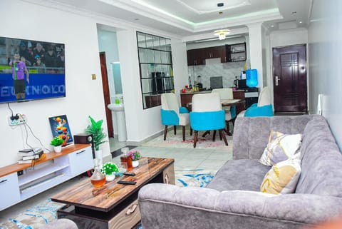 Communal lounge/ TV room, TV and multimedia, Living room, Seating area, Dining area