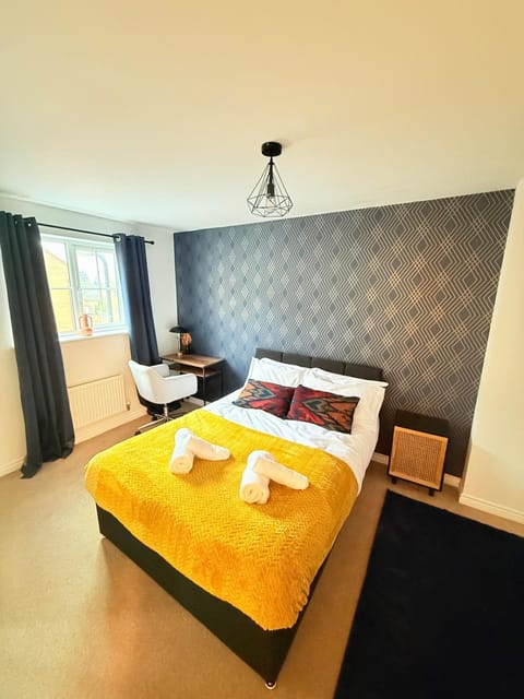 Bed, Photo of the whole room, Bedroom