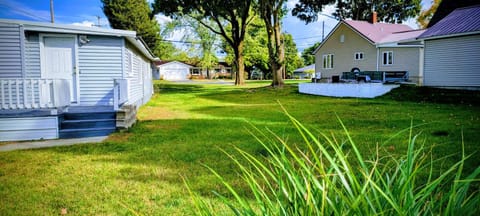 Welcome to Bluebird Cottage House in Lakeview