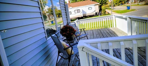 Welcome to Bluebird Cottage House in Lakeview