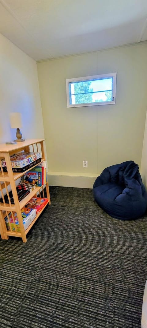 Welcome to Bluebird Cottage House in Lakeview