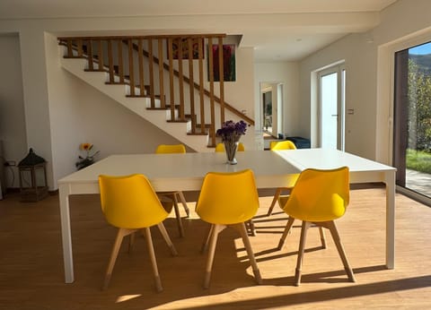 Seating area, Dining area