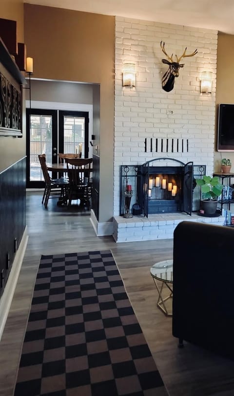 Stag & Sparrow House in Salem