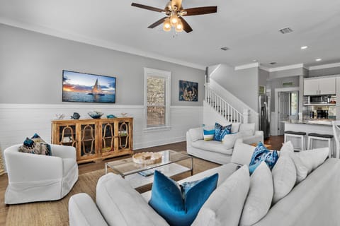 Geauxing Coastal 10 ppl 3 BR 3BA Bikes Community pool 5 Min walk to the beach House in Seacrest