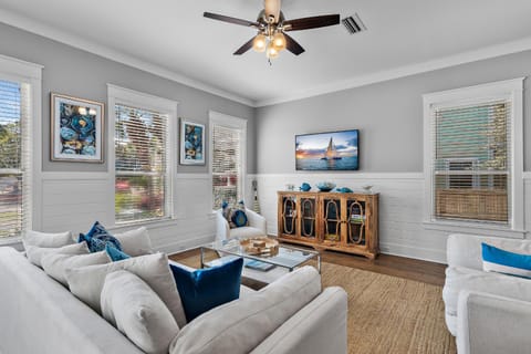 Geauxing Coastal 10 ppl 3 BR 3BA Bikes Community pool 5 Min walk to the beach House in Seacrest