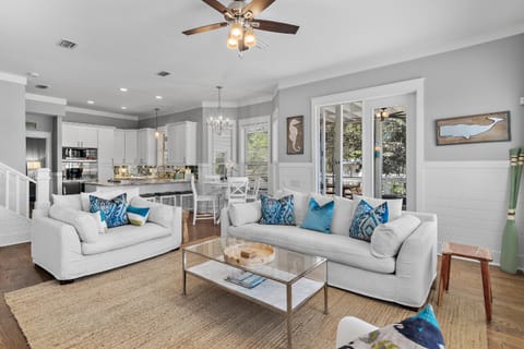 Geauxing Coastal 10 ppl 3 BR 3BA Bikes Community pool 5 Min walk to the beach House in Seacrest