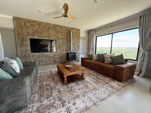 Communal lounge/ TV room, TV and multimedia, Living room, Seating area, Evening entertainment