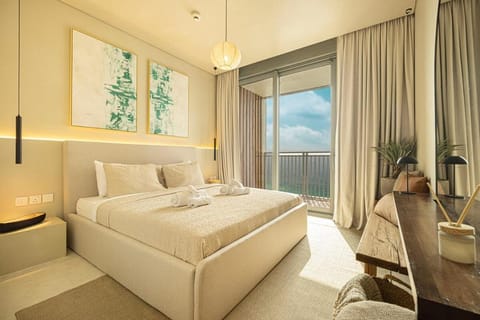 Premium Corner 3BR, Sea Views with Sunset, 85 inch TV Apartment in Dubai