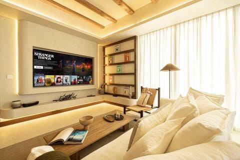 Premium Corner 3BR, Sea Views with Sunset, 85 inch TV Apartment in Dubai