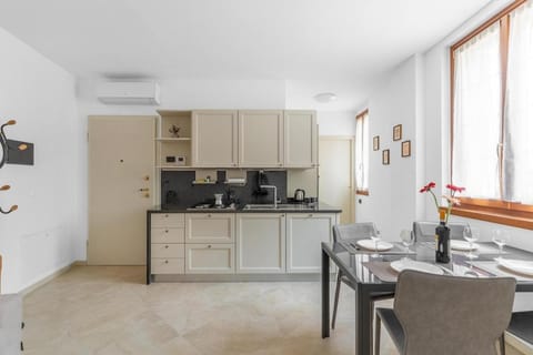 Kitchen or kitchenette, Dining area, dishwasher, oven, stove