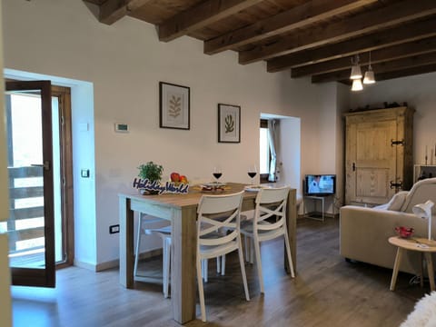 TV and multimedia, Dining area