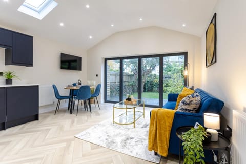 TV and multimedia, Living room, Dining area