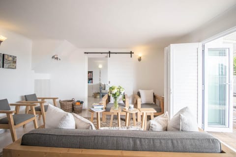 Living room, Photo of the whole room, Seating area