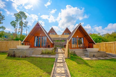Property building, Day, Natural landscape, Garden, Garden view