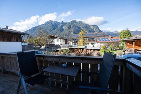 Balcony/Terrace, City view, Mountain view