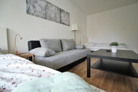 TV and multimedia, Photo of the whole room, Seating area, Bedroom