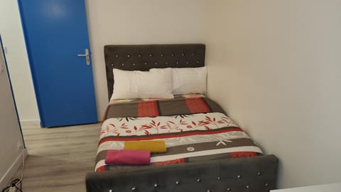 1 chambre meublé avec cuisine privé métro 7 la Courneuve Vacation rental in Saint-Denis, France