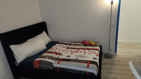 1 chambre meublé avec cuisine privé métro 7 la Courneuve Vacation rental in Saint-Denis, France