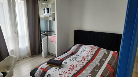 1 chambre meublé avec cuisine privé métro 7 la Courneuve Vacation rental in Saint-Denis, France