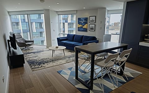 Living room, Seating area, Dining area, City view, Lake view, Landmark view, River view, Street view