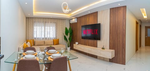 Communal lounge/ TV room, TV and multimedia, Living room, Seating area, Dining area