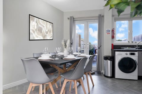 Vacant Nests Dunfermline WiFi Priv-Parking House in Dunfermline