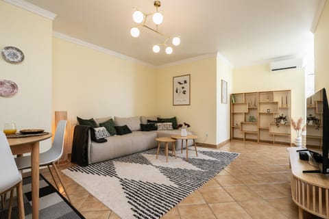 TV and multimedia, Living room, Dining area