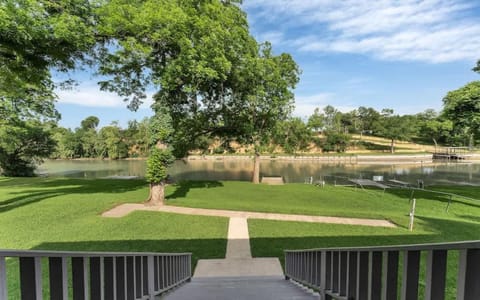 Shangrila - peaceful getaway on Lake McQueeney House in Seguin