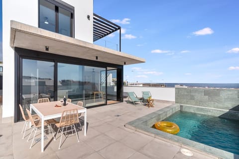 Property building, Patio, Natural landscape, View (from property/room), Balcony/Terrace, Pool view, Sea view, Swimming pool, sunbed