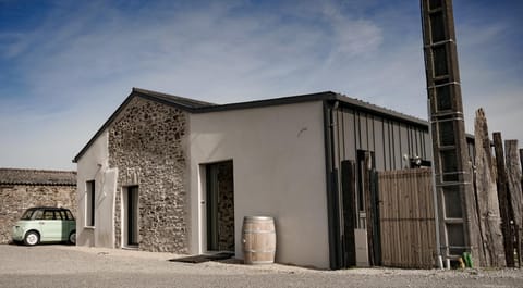 Facade/entrance, View (from property/room)