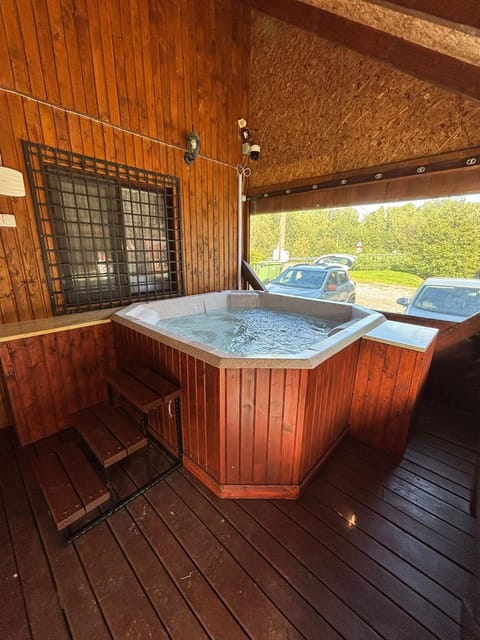 Hot Tub, Hot Tub, Spa and wellness centre/facilities