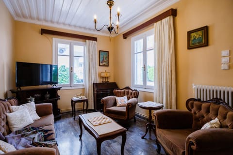 Communal lounge/ TV room, Day, TV and multimedia, Living room, Photo of the whole room, Seating area, Evening entertainment, Time of day