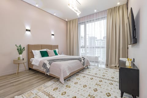 Bed, Bird's eye view, TV and multimedia, View (from property/room), Photo of the whole room, Bedroom, Inner courtyard view