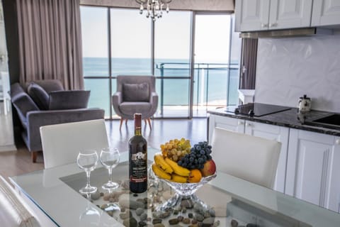 Photo of the whole room, Sea view