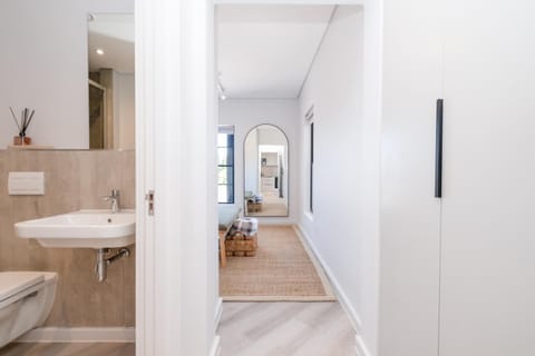 221 Paarl Lux 1 Bdrm Apt with Mountain Views Apartment in Cape Town