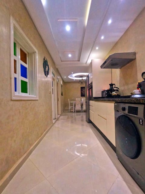 Property building, Restaurant/places to eat, Breakfast