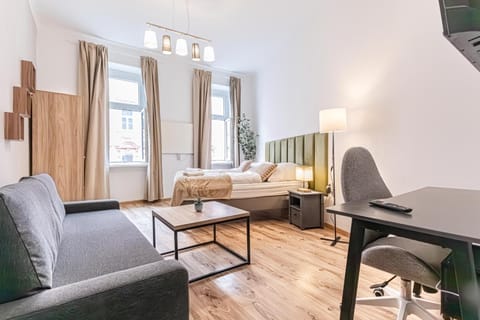 Property building, Bed, TV and multimedia, Seating area, Bedroom