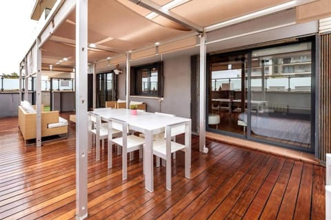 Great apartment with a pool on the beach in Barcelona Apartment in Badalona