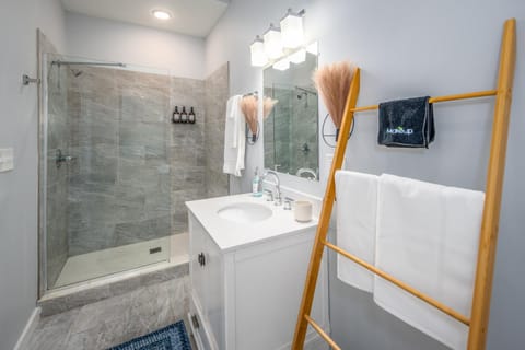 Shower, Bathroom, towels