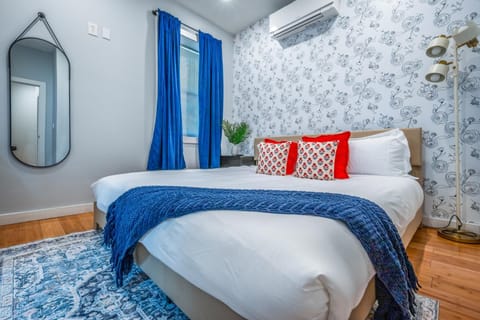 Bed, Photo of the whole room, Bedroom, air conditioner